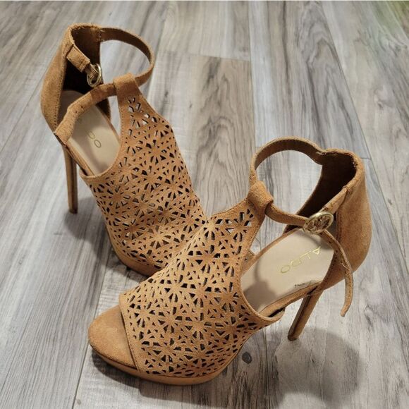 Aldo Vizzola heeled peep toe sandal. Approx 5” stiletto heel, 1” platform. - Picture 5 of 10